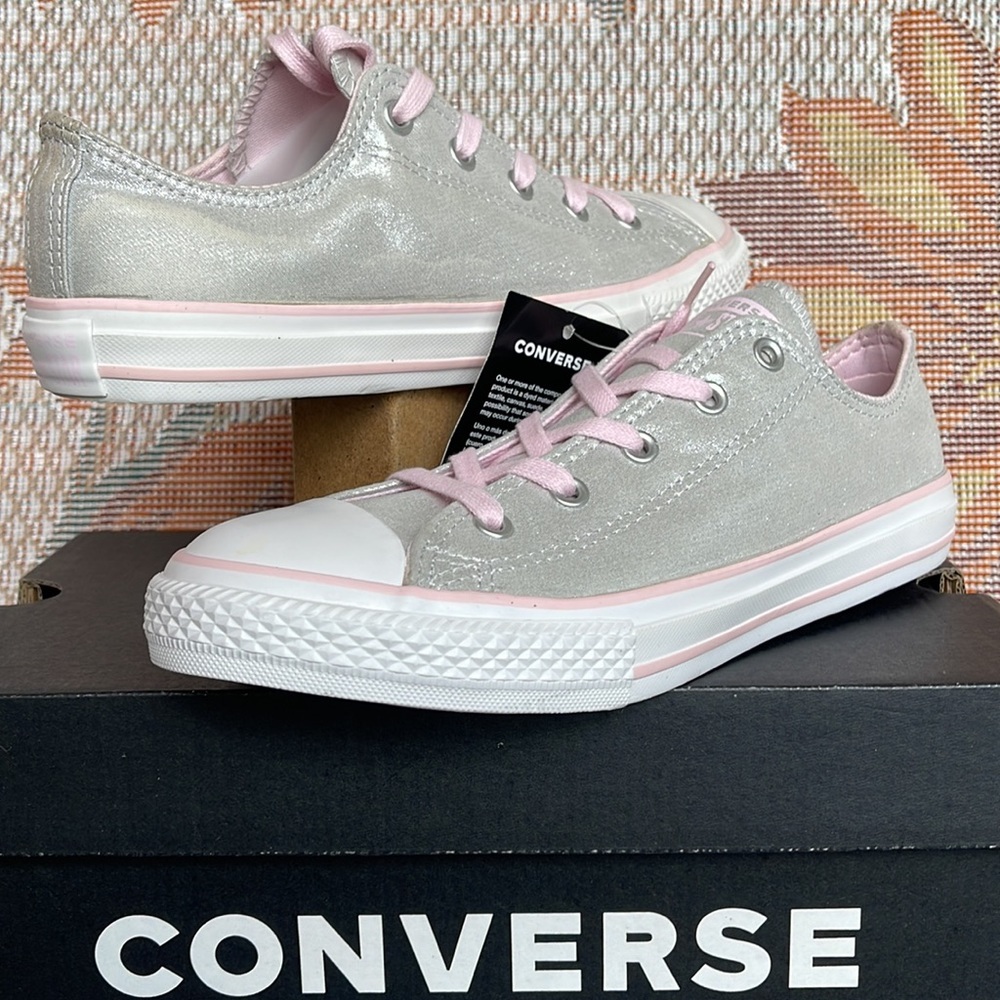 Converse WMNS 663671F
CTAS OX
MOUSE/PINK FOAM/WHITE Sneakers